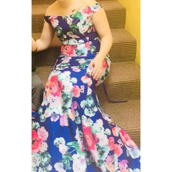 Blue floral gown - Picture 7 of 8